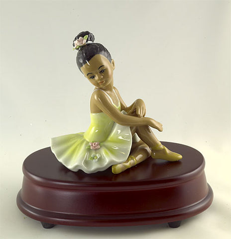 #935 Figurine